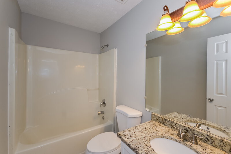 1,890/Mo, 758 Kilkenny Circle Lithonia, GA 30058 Main Bathroom View