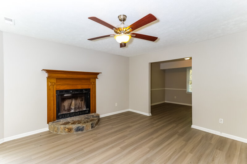 1,765/Mo, 6280 Phillips Corner Rd Lithonia, GA 30058 Living Room View 2