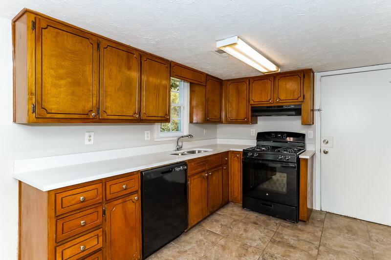 1,765/Mo, 6280 Phillips Corner Rd Lithonia, GA 30058 Kitchen View