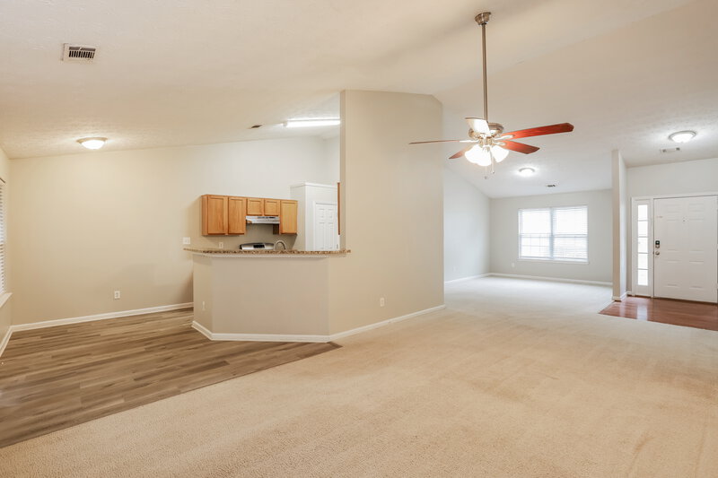 1,935/Mo, 909 Shadow Lakes Dr Lithonia, GA 30058 Living Room View