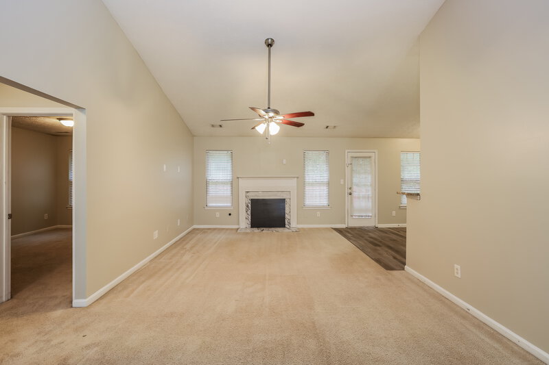1,935/Mo, 909 Shadow Lakes Dr Lithonia, GA 30058 Living Room View 2
