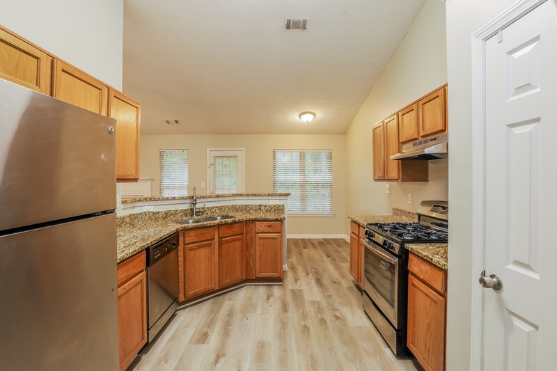 1,935/Mo, 909 Shadow Lakes Dr Lithonia, GA 30058 Kitchen View