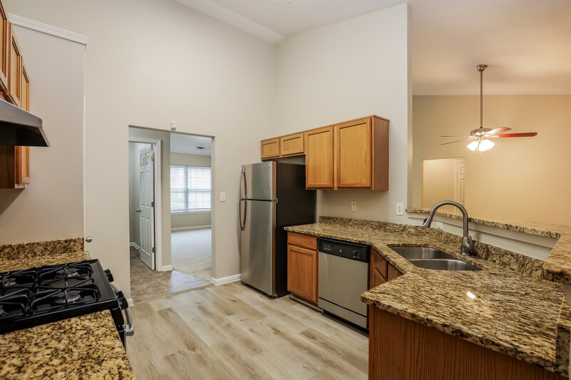 1,935/Mo, 909 Shadow Lakes Dr Lithonia, GA 30058 Kitchen View 2