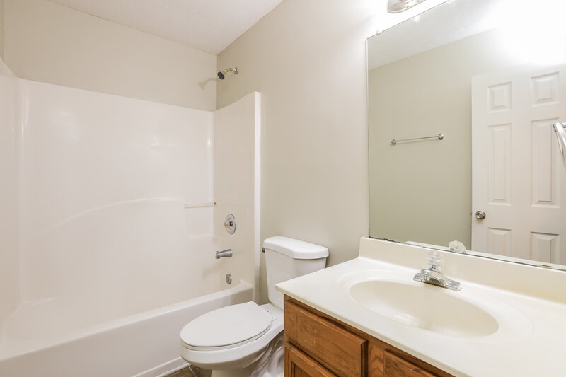 1,935/Mo, 909 Shadow Lakes Dr Lithonia, GA 30058 Bathroom View