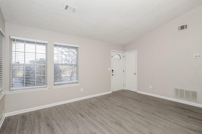 0/Mo, 2070 Young Rd Lithonia, GA 30058 Living Room View 3