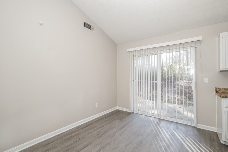 0/Mo, 2070 Young Rd Lithonia, GA 30058 Dining Room View
