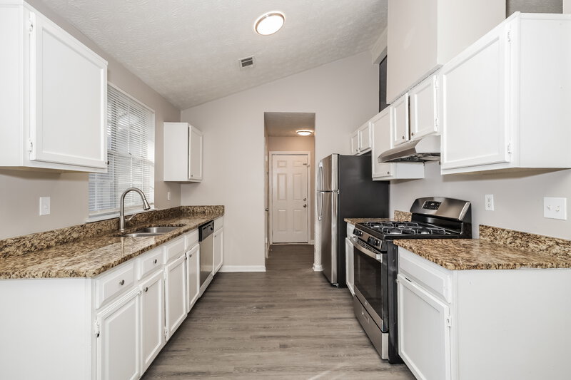 0/Mo, 2070 Young Rd Lithonia, GA 30058 Kitchen View 2