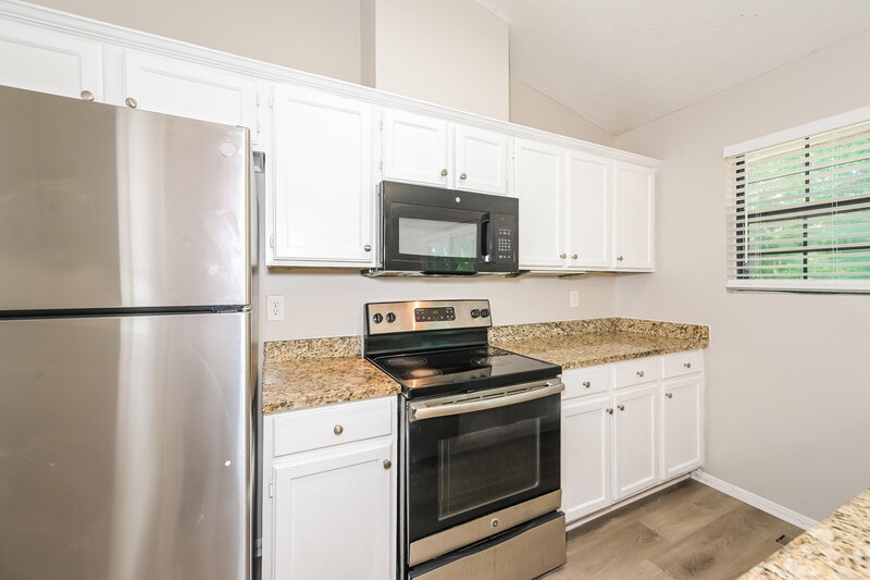 2,115/Mo, 2068 Lown Farm Ln Lithonia, GA 30058 Kitchen View