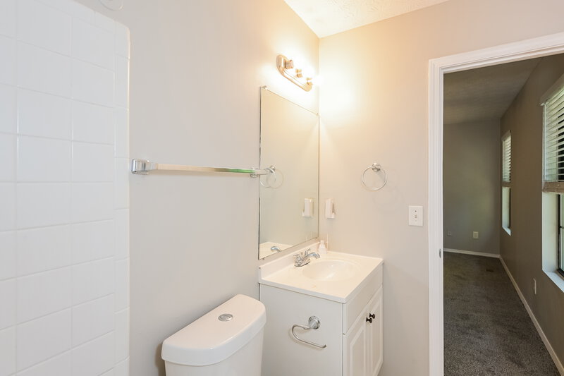 2,115/Mo, 2068 Lown Farm Ln Lithonia, GA 30058 Main Bathroom View