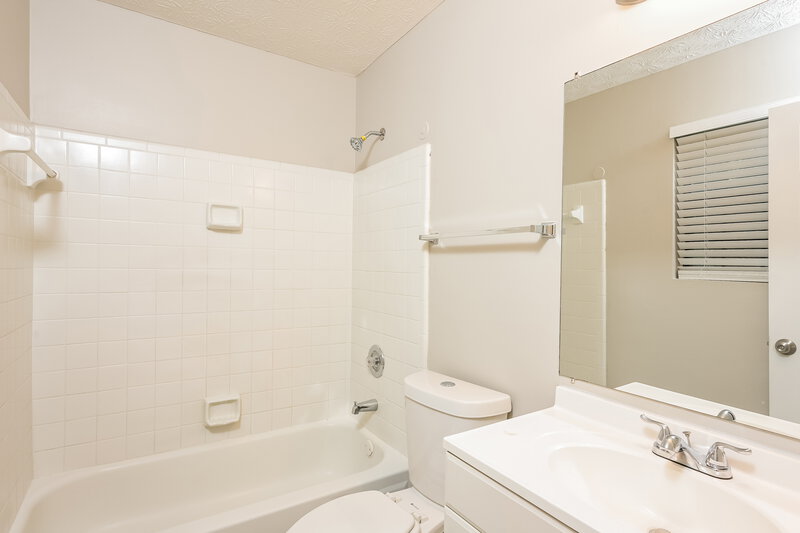 2,115/Mo, 2068 Lown Farm Ln Lithonia, GA 30058 Main Bathroom View 2