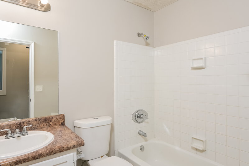 2,115/Mo, 2068 Lown Farm Ln Lithonia, GA 30058 Bathroom View