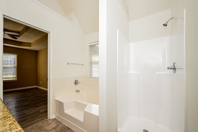 1,920/Mo, 7256 Teakwood Pl Lithonia, GA 30058 Main Bathroom View 2