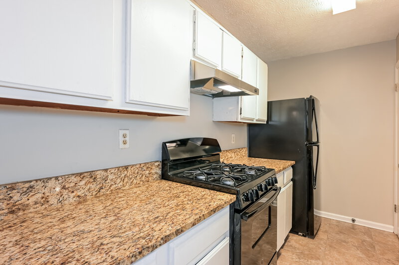 1,580/Mo, 6052 Creekford Dr Lithonia, GA 30058 Kitchen View