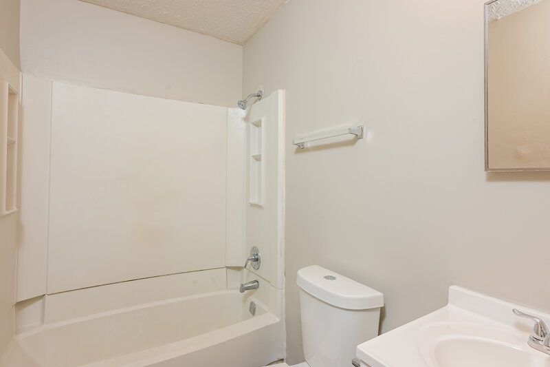 1,580/Mo, 6052 Creekford Dr Lithonia, GA 30058 Bathroom View