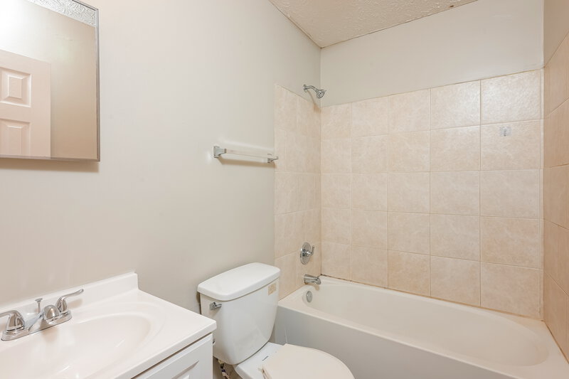 1,580/Mo, 6052 Creekford Dr Lithonia, GA 30058 Bathroom View 2