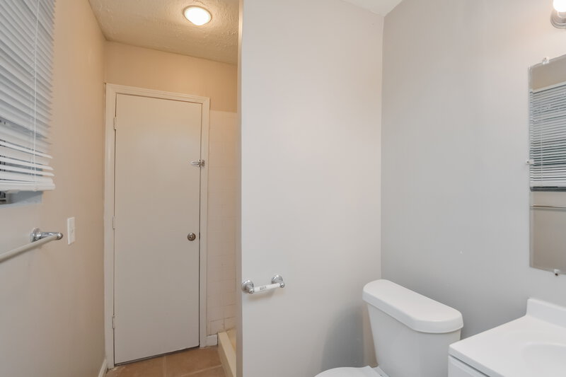 1,820/Mo, 6356 Laurel Post Dr Lithonia, GA 30058 Bathroom View