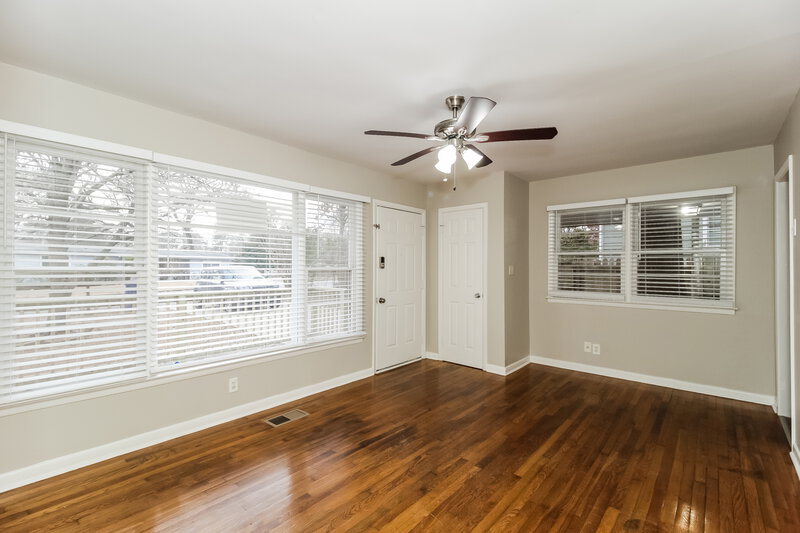 2,160/Mo, 2448 Wayne St Marietta, GA 30060 Living Room View