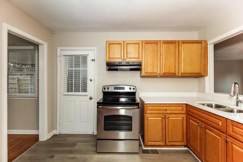 2,160/Mo, 2448 Wayne St Marietta, GA 30060 Kitchen View