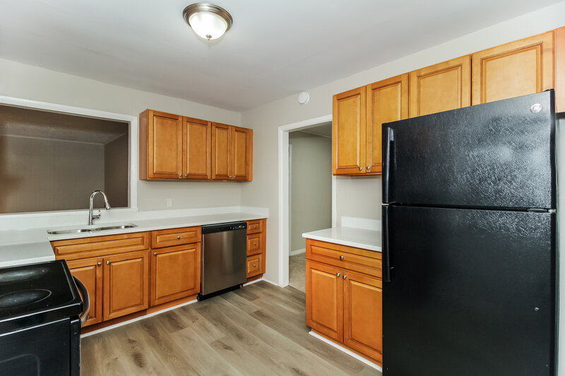 2,160/Mo, 2448 Wayne St Marietta, GA 30060 Kitchen View 2