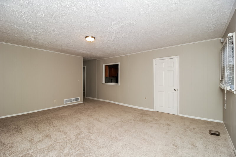 2,160/Mo, 2448 Wayne St Marietta, GA 30060 Family Room View 2