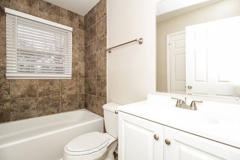 2,160/Mo, 2448 Wayne St Marietta, GA 30060 Main Bathroom View