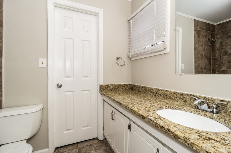 2,160/Mo, 2448 Wayne St Marietta, GA 30060 Bathroom View