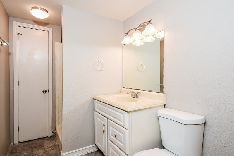 2,135/Mo, 368 Smyrna Powder Springs Rd SW Marietta, GA 30060 Bathroom View 2