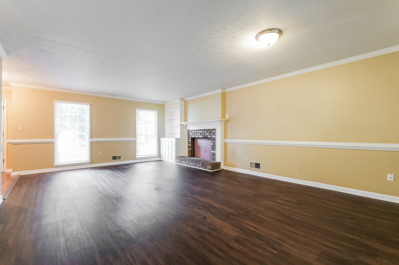 1,880/Mo, 2432 Hillboro Circle SW Marietta, GA 30064 Living Room View