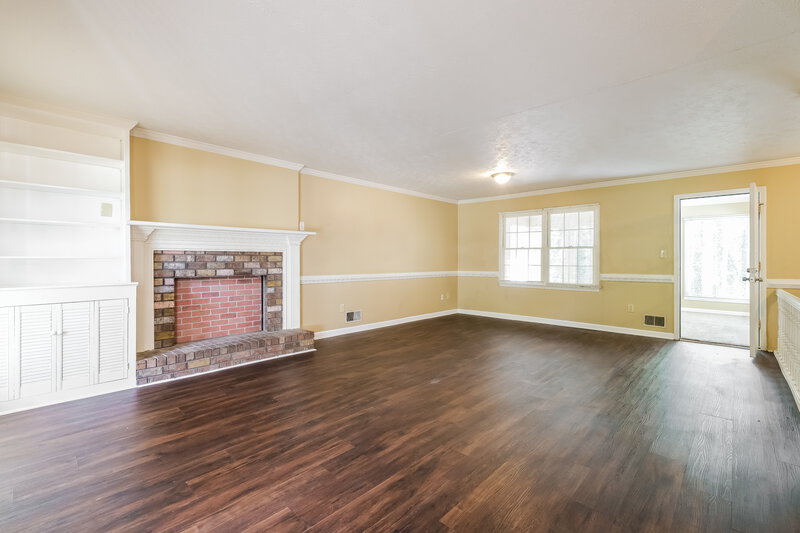 1,880/Mo, 2432 Hillboro Circle SW Marietta, GA 30064 Living Room View 2