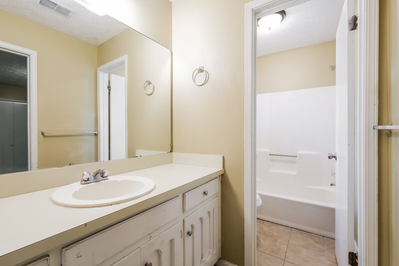 1,880/Mo, 2432 Hillboro Circle SW Marietta, GA 30064 Bathroom View