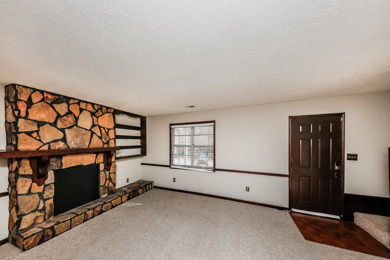 1,850/Mo, 2443 Hillboro Circle SW Marietta, GA 30064 Living Room View