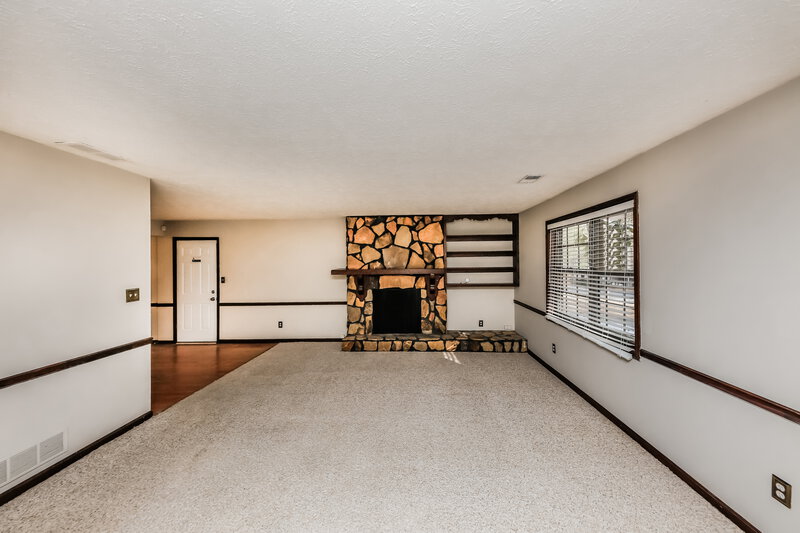 1,850/Mo, 2443 Hillboro Circle SW Marietta, GA 30064 Living Room View 2