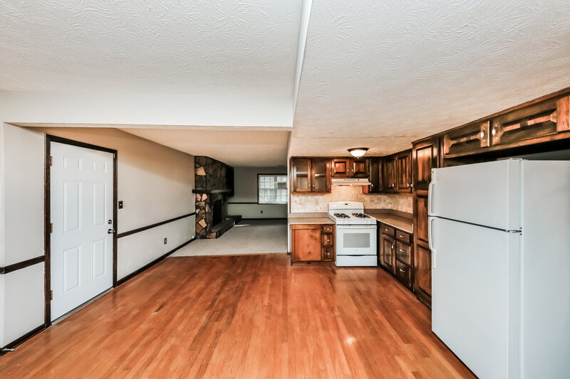 1,850/Mo, 2443 Hillboro Circle SW Marietta, GA 30064 Kitchen View 2