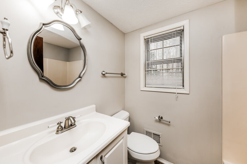 1,850/Mo, 2443 Hillboro Circle SW Marietta, GA 30064 Bathroom View