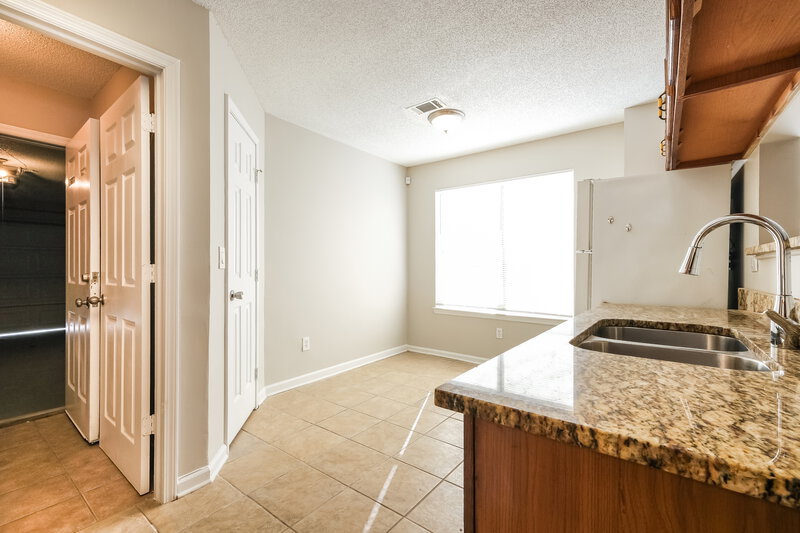 1,895/Mo, 2380 Georgia Ln SW Snellville, GA 30078 Kitchen View 2