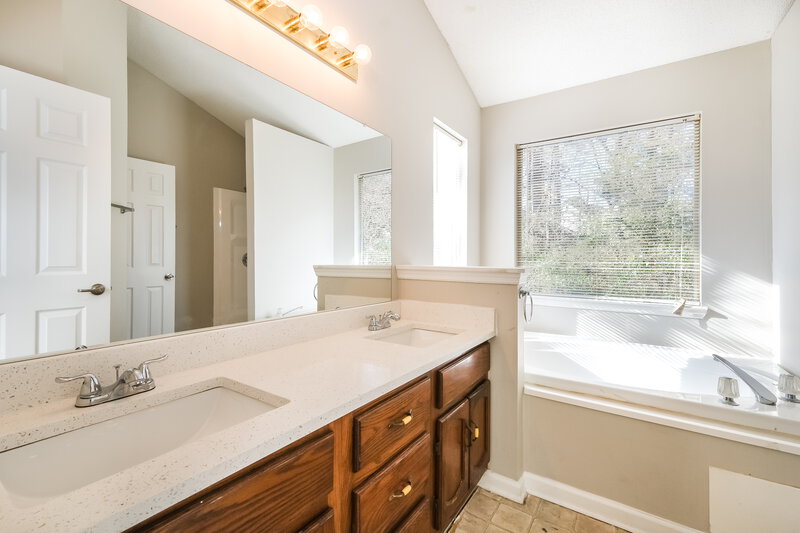 1,895/Mo, 2380 Georgia Ln SW Snellville, GA 30078 Main Bathroom View