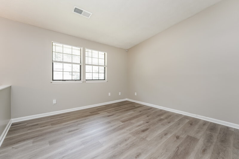 1,900/Mo, 1073 Cherokee Heights Stone Mountain, GA 30083 Living Room View
