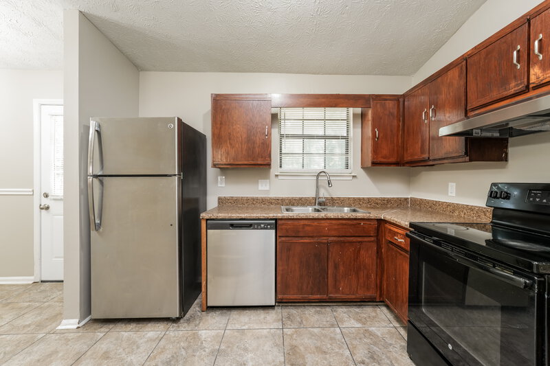 1,900/Mo, 1073 Cherokee Heights Stone Mountain, GA 30083 Kitchen View