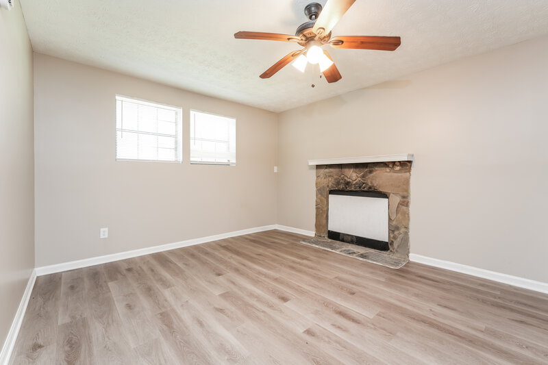 1,900/Mo, 1073 Cherokee Heights Stone Mountain, GA 30083 Family Room View