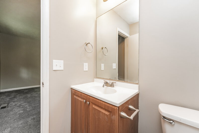 1,900/Mo, 1073 Cherokee Heights Stone Mountain, GA 30083 Main Bathroom View 2