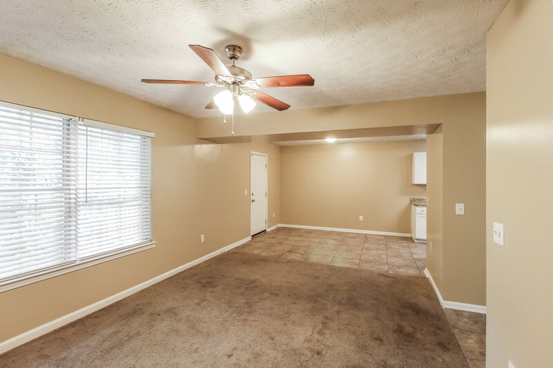 1,545/Mo, 1366 To Lani Farm Rd Stone Mountain, GA 30083 Living Room View 2