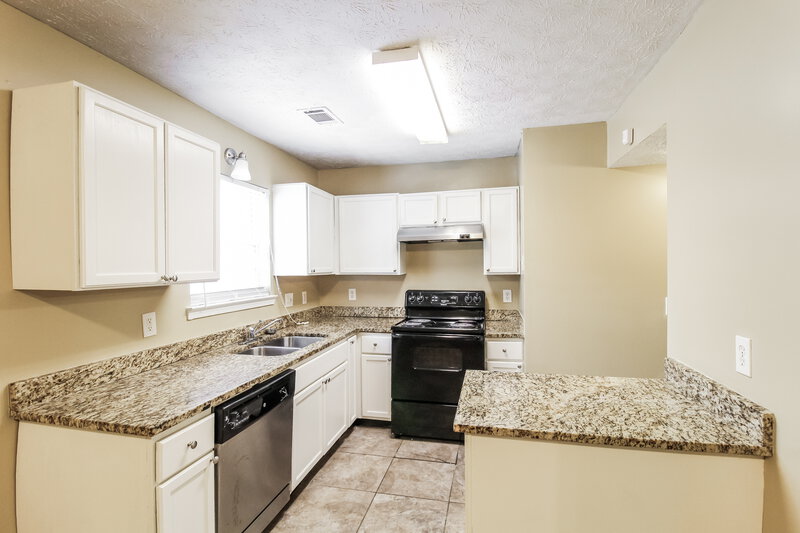 1,545/Mo, 1366 To Lani Farm Rd Stone Mountain, GA 30083 Kitchen View