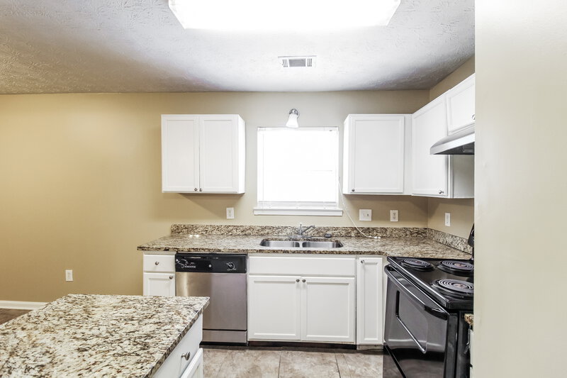 1,545/Mo, 1366 To Lani Farm Rd Stone Mountain, GA 30083 Kitchen View 2