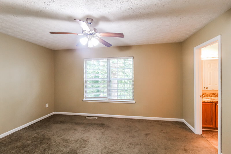 1,545/Mo, 1366 To Lani Farm Rd Stone Mountain, GA 30083 Main Bedroom View