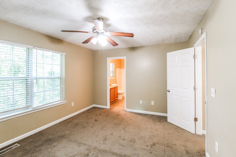 1,545/Mo, 1366 To Lani Farm Rd Stone Mountain, GA 30083 Main Bedroom View 3