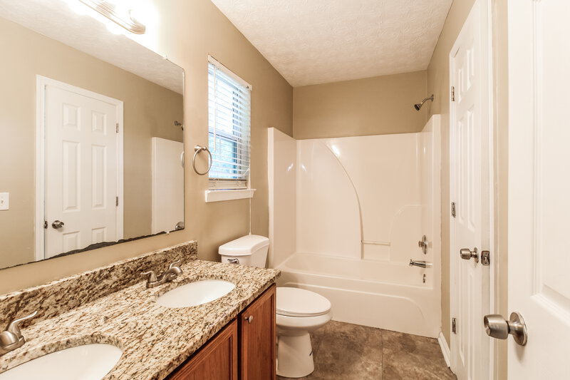 1,545/Mo, 1366 To Lani Farm Rd Stone Mountain, GA 30083 Main Bathroom View