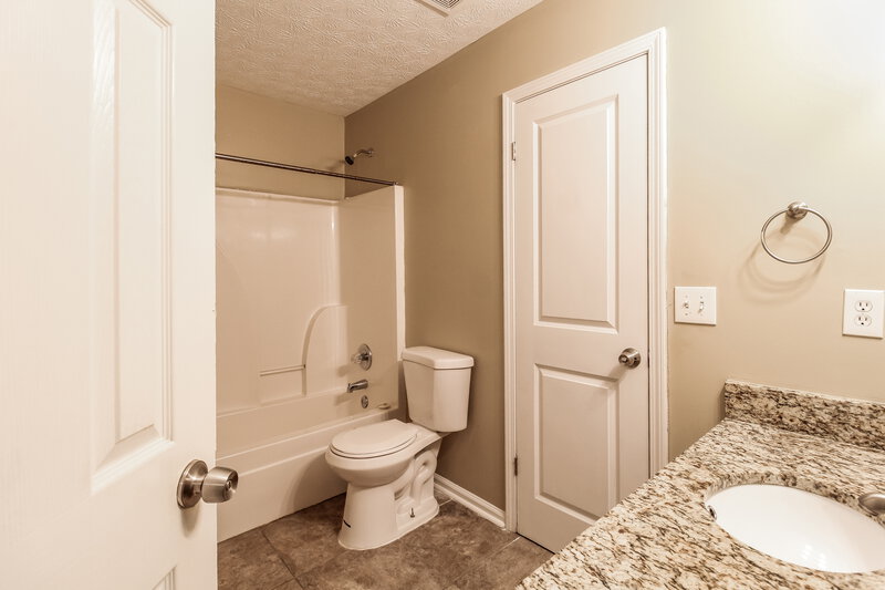 1,545/Mo, 1366 To Lani Farm Rd Stone Mountain, GA 30083 Bathroom View