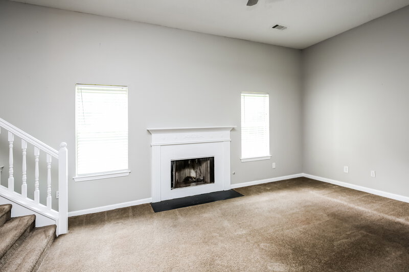 2,450/Mo, 581 Lakewater View Dr Stone Mountain, GA 30087 Living Room View