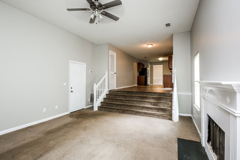 2,450/Mo, 581 Lakewater View Dr Stone Mountain, GA 30087 Living Room View 2