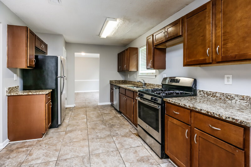 2,450/Mo, 581 Lakewater View Dr Stone Mountain, GA 30087 Kitchen View